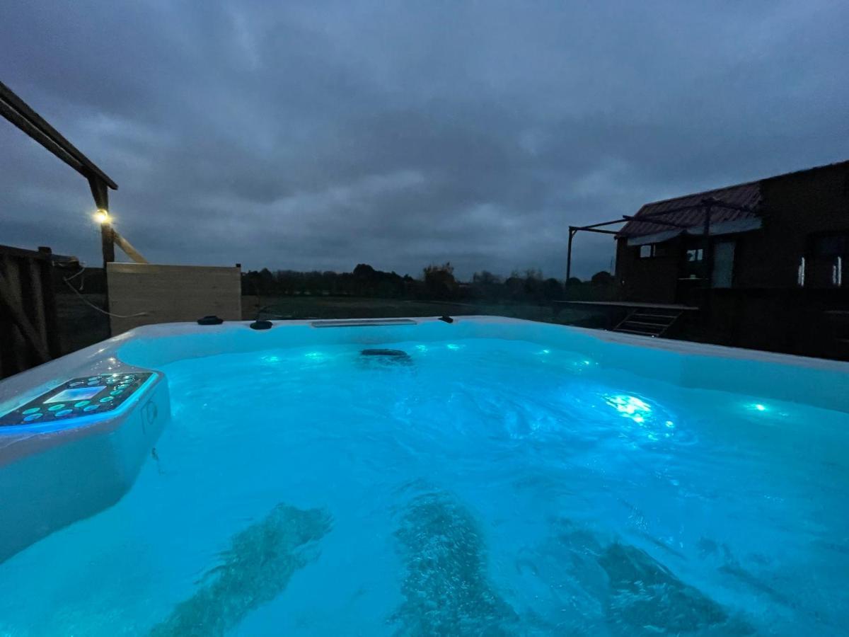 Myinsolite - Tiny-House, Jacuzzi, Brasero, Piscine 艾格-莫尔特 外观 照片
