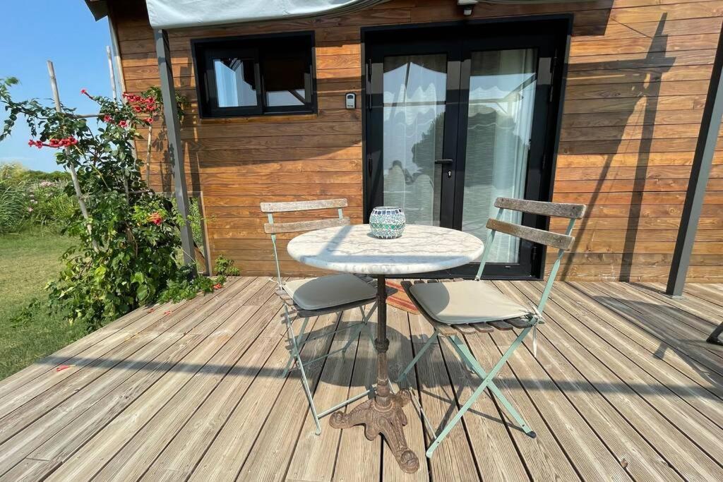 Myinsolite - Tiny-House, Jacuzzi, Brasero, Piscine 艾格-莫尔特 外观 照片