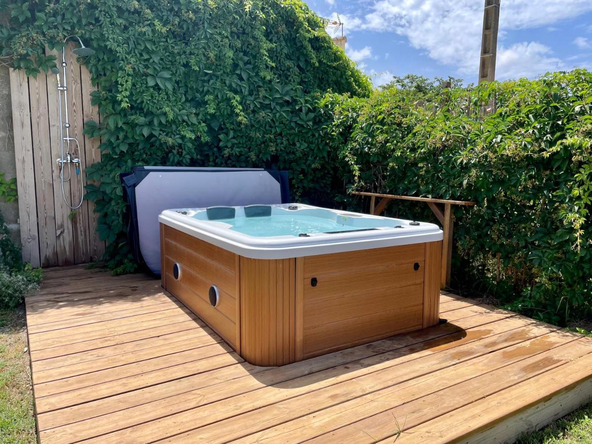 Myinsolite - Tiny-House, Jacuzzi, Brasero, Piscine 艾格-莫尔特 外观 照片