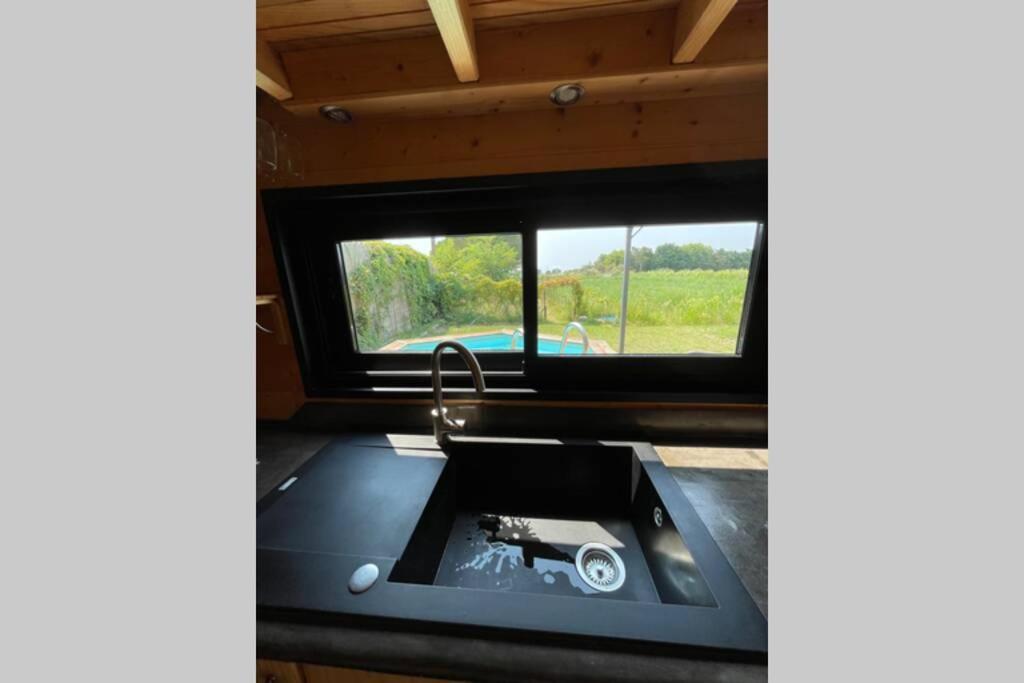Myinsolite - Tiny-House, Jacuzzi, Brasero, Piscine 艾格-莫尔特 外观 照片