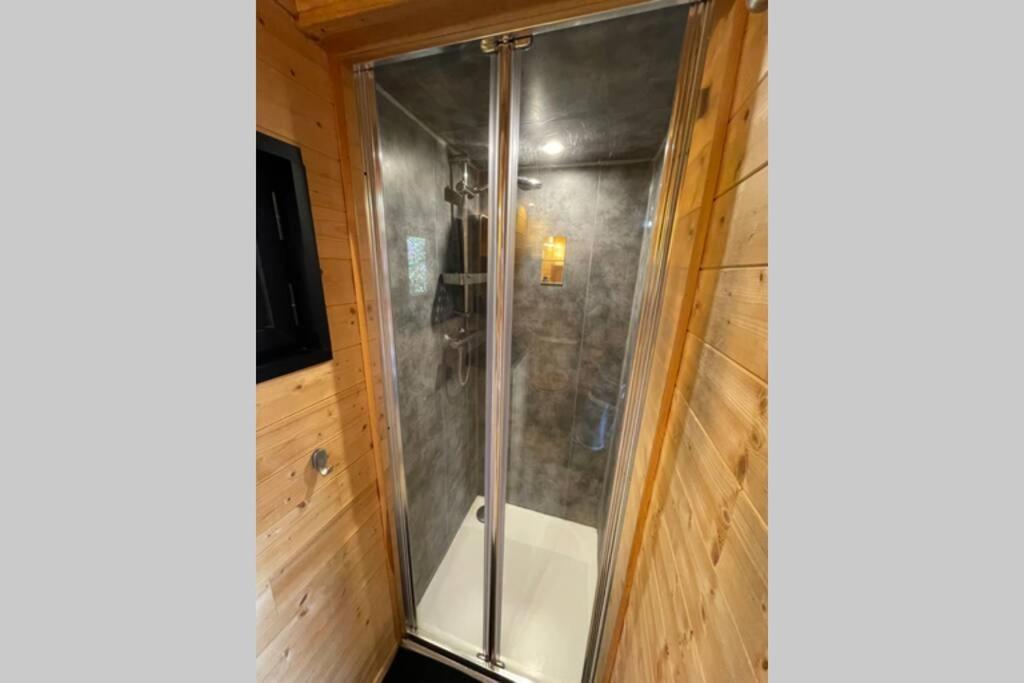Myinsolite - Tiny-House, Jacuzzi, Brasero, Piscine 艾格-莫尔特 外观 照片